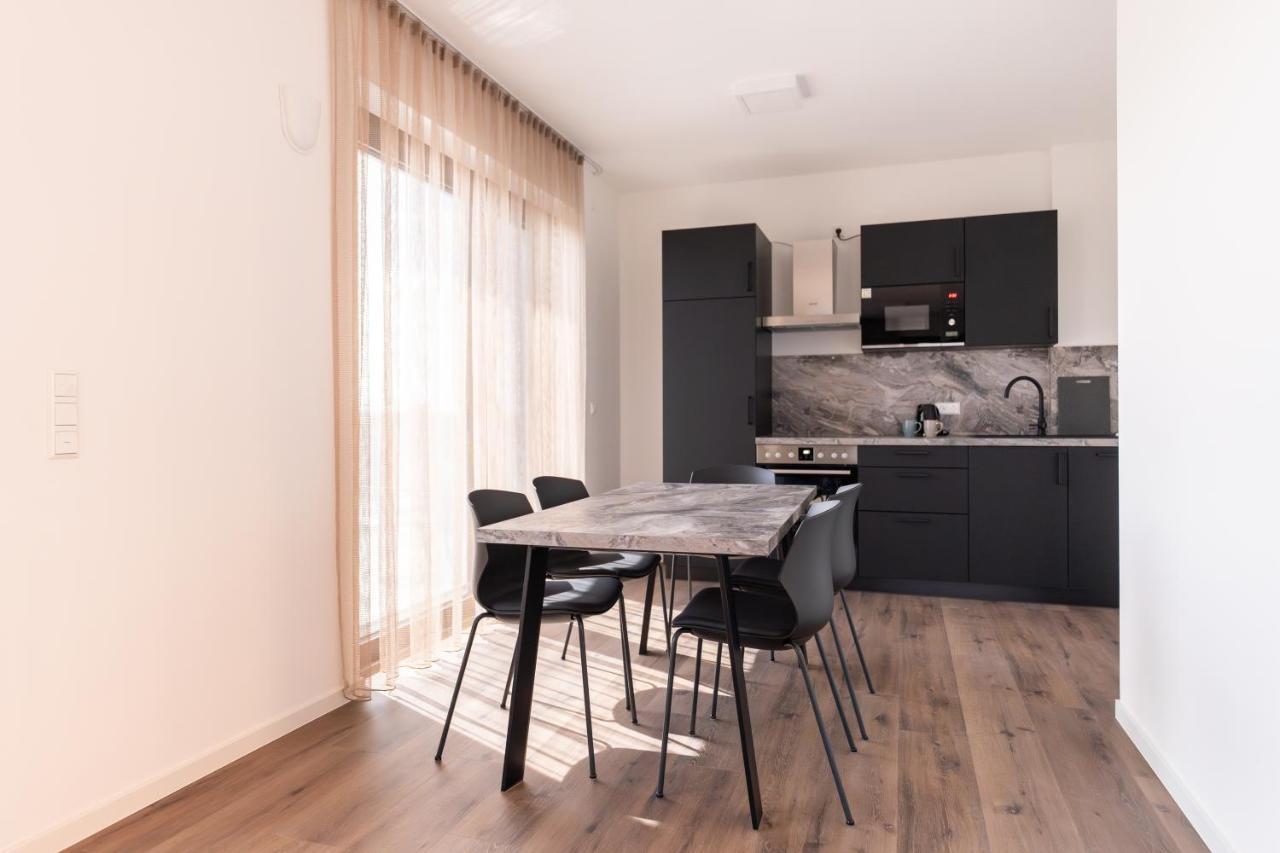Living Neuburg Aparthotel นอยบวร์ก อันแดร์ โดเนา ภายนอก รูปภาพ