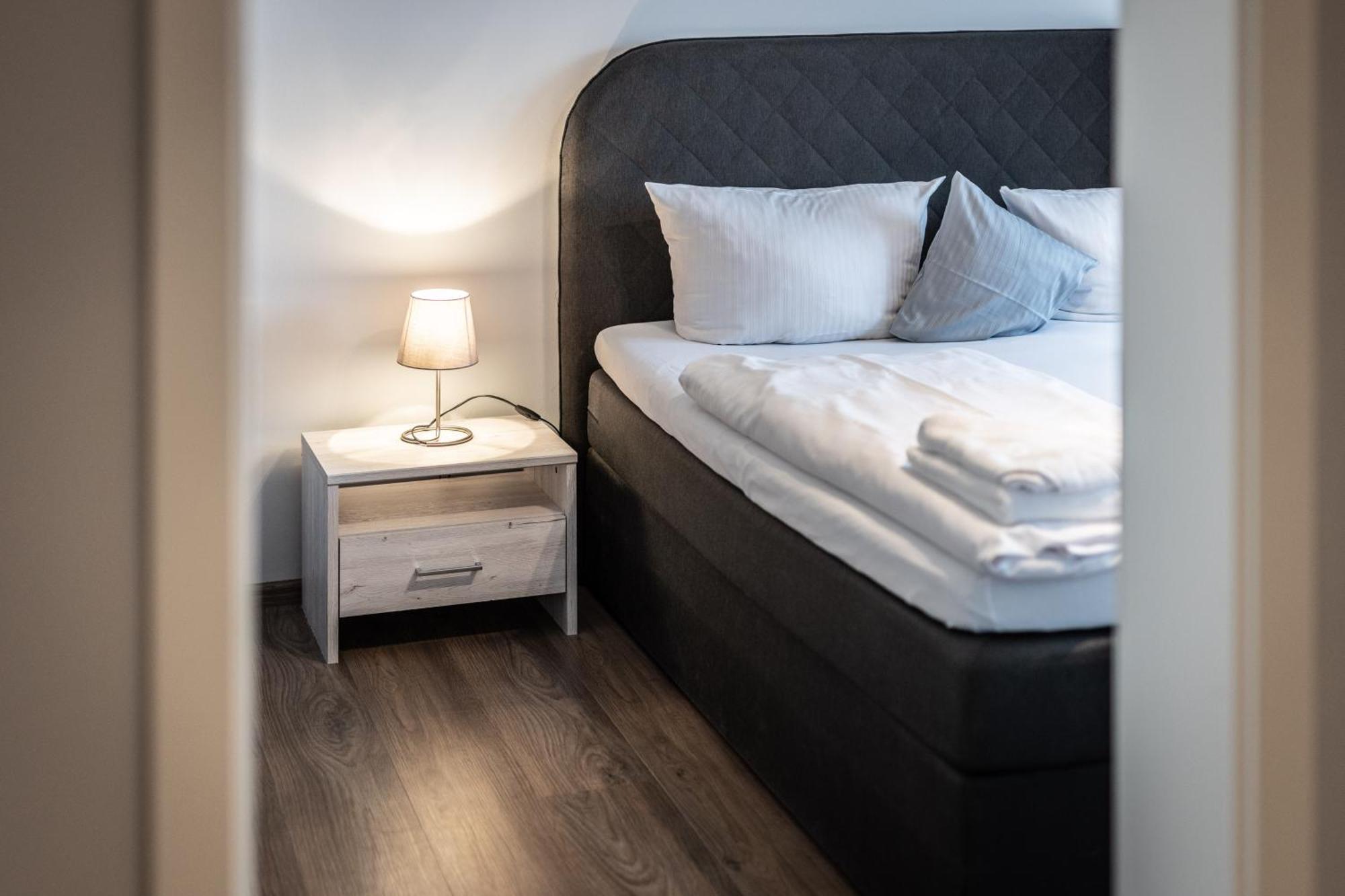 Living Neuburg Aparthotel นอยบวร์ก อันแดร์ โดเนา ภายนอก รูปภาพ