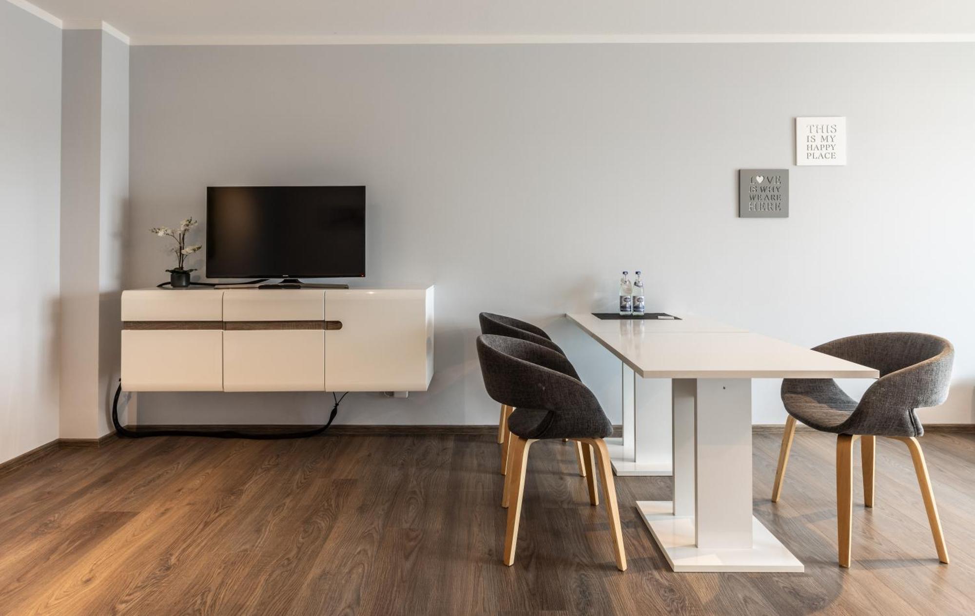 Living Neuburg Aparthotel นอยบวร์ก อันแดร์ โดเนา ภายนอก รูปภาพ