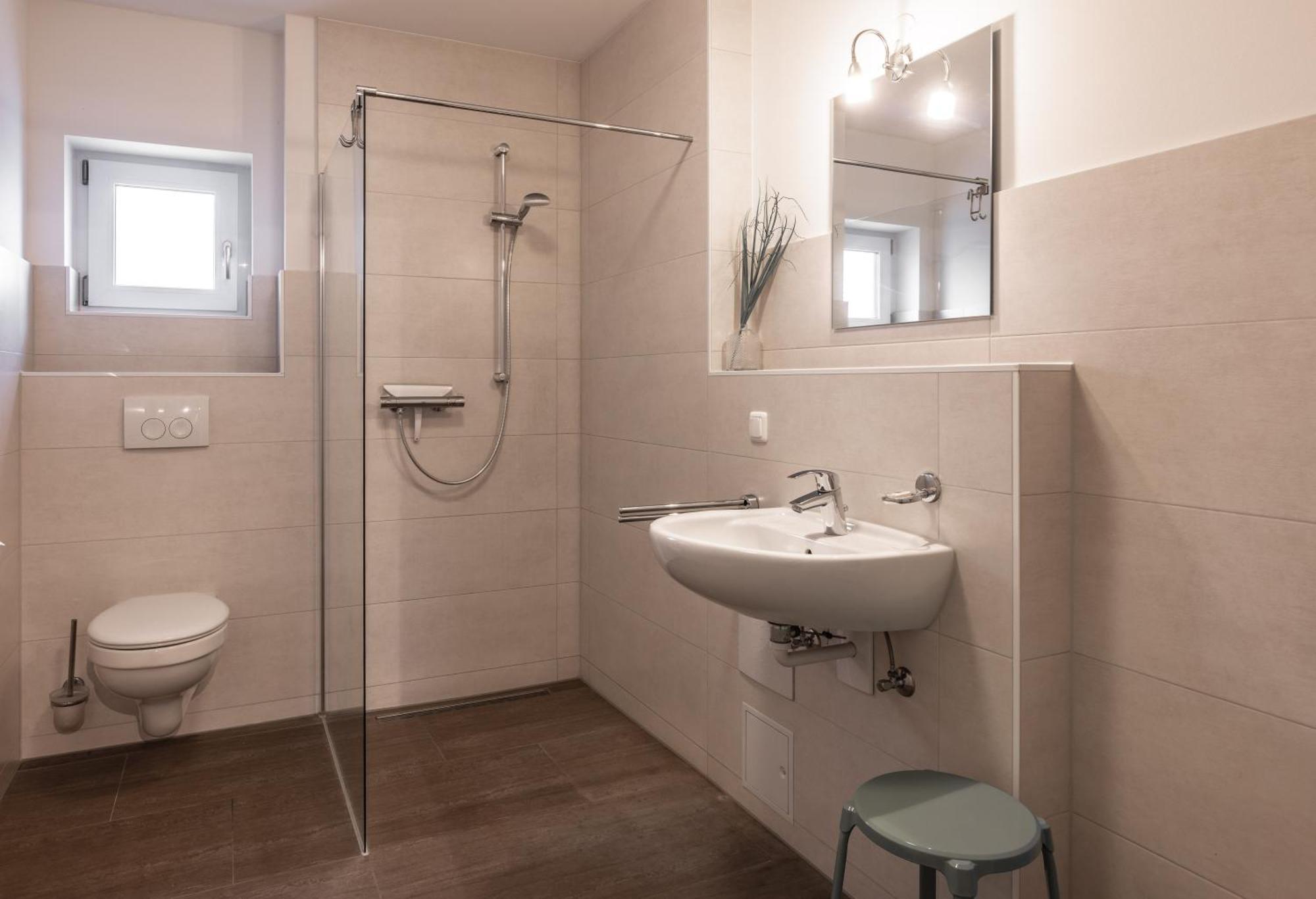 Living Neuburg Aparthotel นอยบวร์ก อันแดร์ โดเนา ภายนอก รูปภาพ